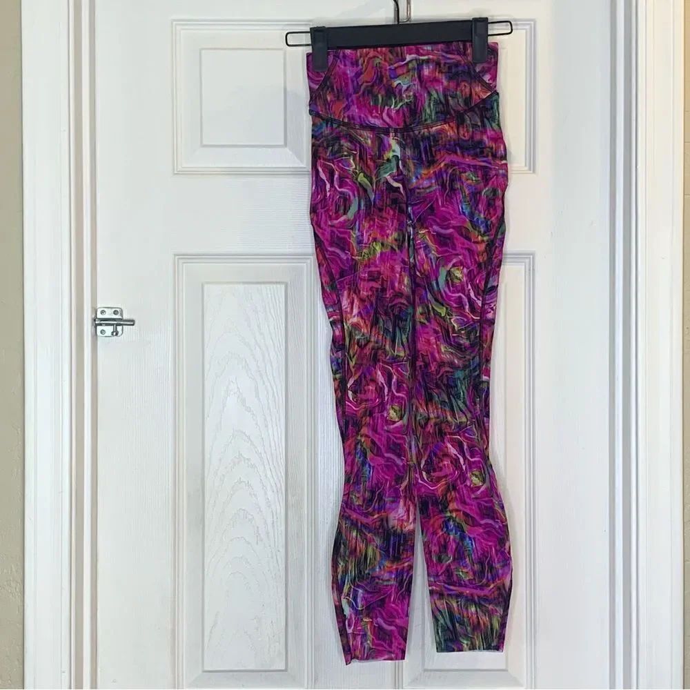 Lululemon Fast and Free High-Rise Tight 25" Size 0 Hyper Flow Pink Multi